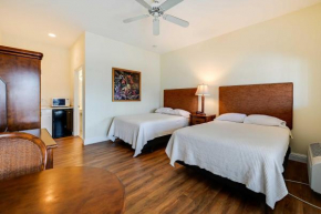 Sunny Naples Escape with Heated Community Pool!